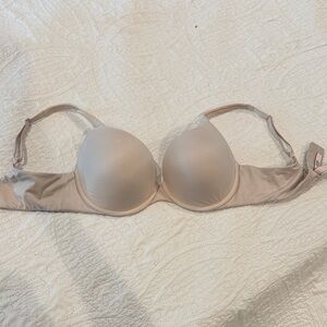 Victoria’s Secret body by Victoria Bra 34D